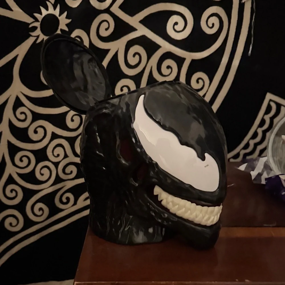 Black and White Venom Head Bust